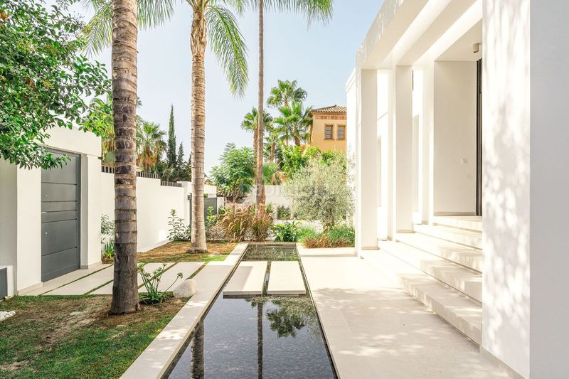 Foto f597bd80-97c7-4acf-9b30-63abcf5c4ec8. Casa amb aparcament piscina a Los Naranjos Marbella