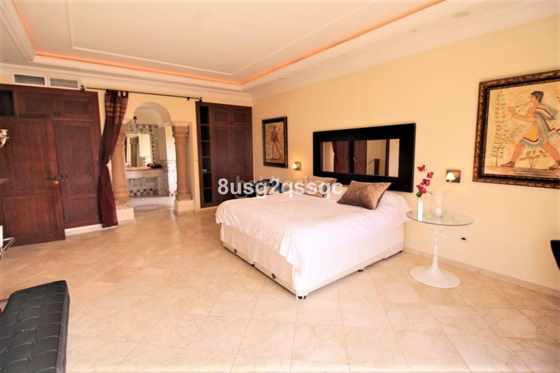 Foto 006c33e9-4fbf-481c-b5f4-84ea050f7d17. Casa amb aparcament piscina a Cancelada Estepona