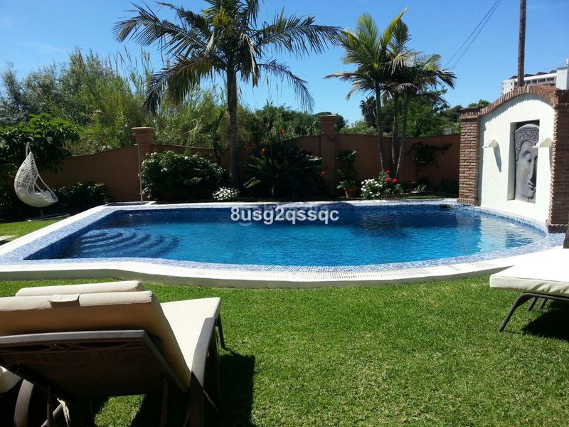 Foto 02bc030f-841d-436f-bed1-f0bf44a73e36. Casa amb aparcament piscina a Cancelada Estepona