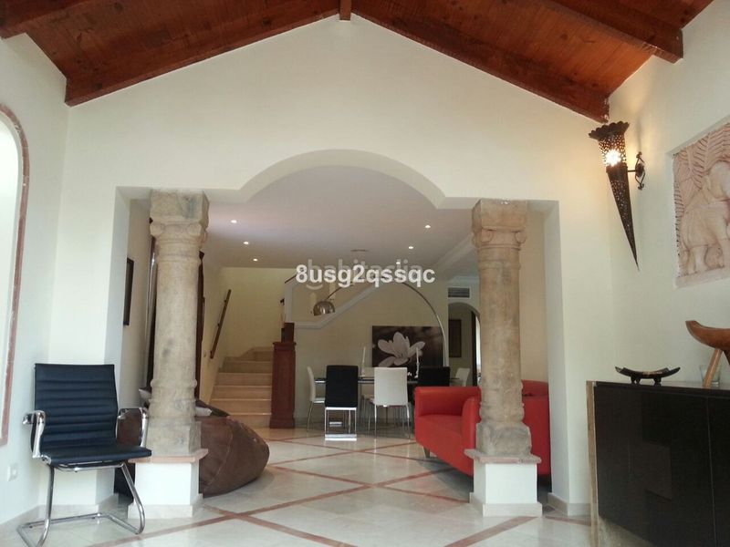 Foto 02dd6d02-2753-4cee-b6b3-df5a09df9c8a. Casa amb aparcament piscina a Cancelada Estepona