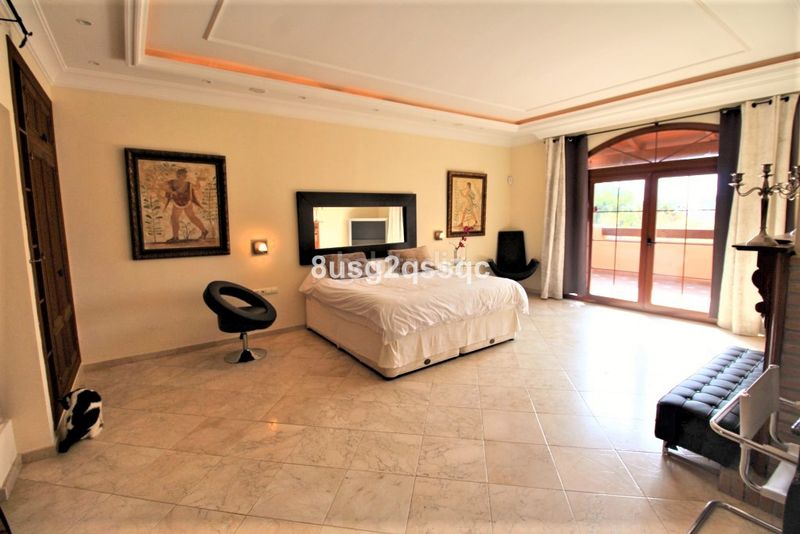 Foto 05465449-3c01-4faf-8990-b48c4a84f7a8. Casa amb aparcament piscina a Cancelada Estepona