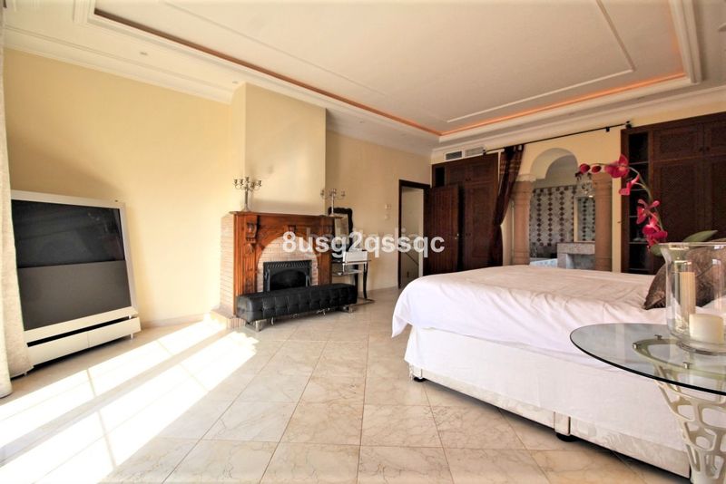 Foto 4339865e-db1a-46ca-9302-58b9a1ace686. Casa amb aparcament piscina a Cancelada Estepona