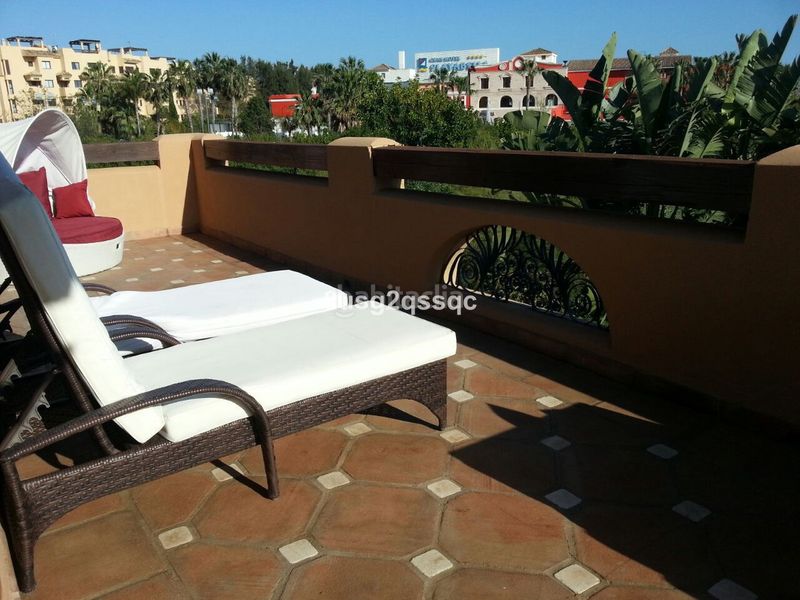 Foto 877bade3-4c72-4ecb-89aa-1b9d45adbef3. Casa amb aparcament piscina a Cancelada Estepona