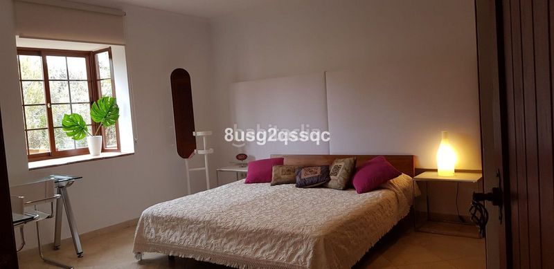 Foto a2595bcd-4096-4cbc-804a-806b1c93f66a. Casa amb aparcament piscina a Cancelada Estepona