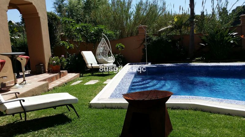 Foto c02358d4-4f86-4cba-bed0-f153f261973a. Casa amb aparcament piscina a Cancelada Estepona