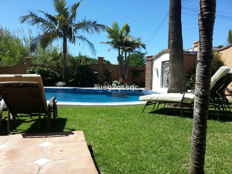 Foto c16966e4-955a-4f54-a285-05d7e489825f. Casa amb aparcament piscina a Cancelada Estepona