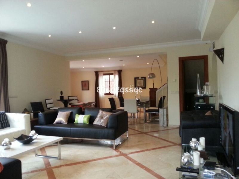 Foto c4eb6346-3831-4615-b807-5c93e7fe43d0. Casa amb aparcament piscina a Cancelada Estepona