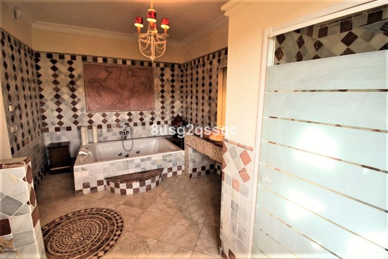 Foto f28291cf-7c36-4beb-888b-24f1dc671b8d. Casa amb aparcament piscina a Cancelada Estepona