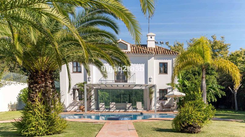Foto 42e579e2-78c9-4b0b-b8fe-35367c4c5af1. Casa amb aparcament piscina a Guadalmina Baja Marbella