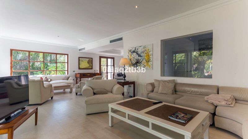 Foto 8c8ea3a9-1c70-4a42-b21c-ec783d5a57e3. Casa amb aparcament piscina a Guadalmina Baja Marbella
