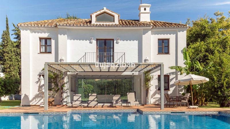 Foto 99fc26a9-7c3a-4fe3-8ebf-872909923693. Casa amb aparcament piscina a Guadalmina Baja Marbella
