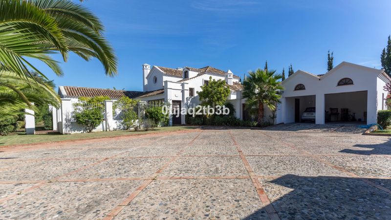 Foto a57240a0-5ade-4508-8051-29b5ad872744. Casa amb aparcament piscina a Guadalmina Baja Marbella