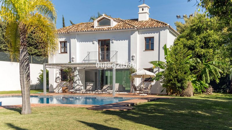 Foto cd5d90ed-6cac-4283-a873-86f774fc9f29. Casa amb aparcament piscina a Guadalmina Baja Marbella