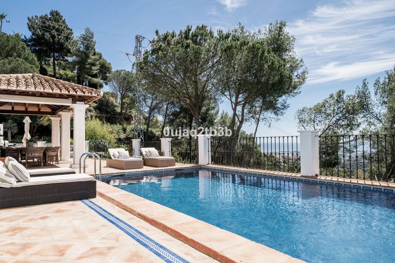 Foto 7f9d088e-9729-476b-8e18-9918816e041c. Casa amb piscina a El Madroñal Benahavís