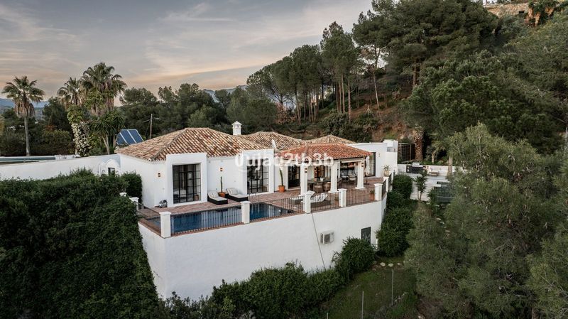Foto d13e3728-0576-4729-bf02-b67b4b90a081. Casa amb piscina a El Madroñal Benahavís