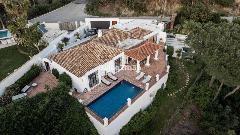 Foto df79f415-6728-4162-a555-31d23c501003. Casa amb piscina a El Madroñal Benahavís
