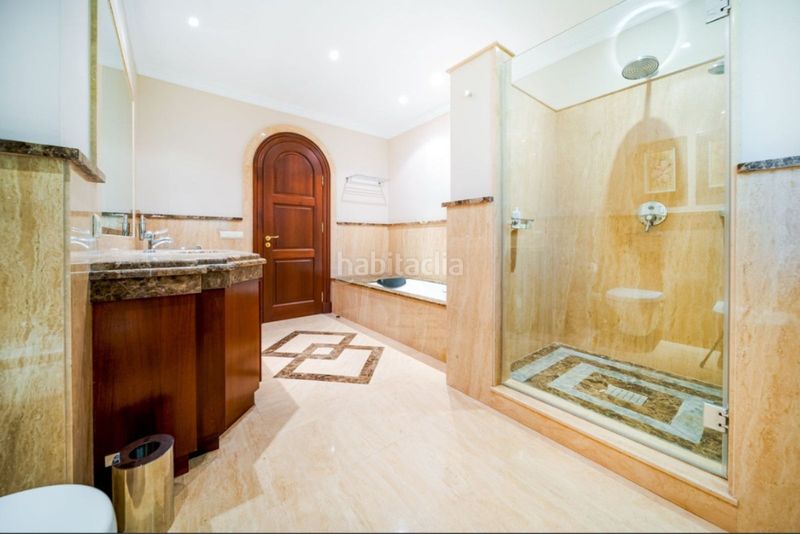 Foto 04a131a9-9342-454d-aeee-96fad5e2a74c. Casa amb aparcament piscina a Guadalmina Baja Marbella