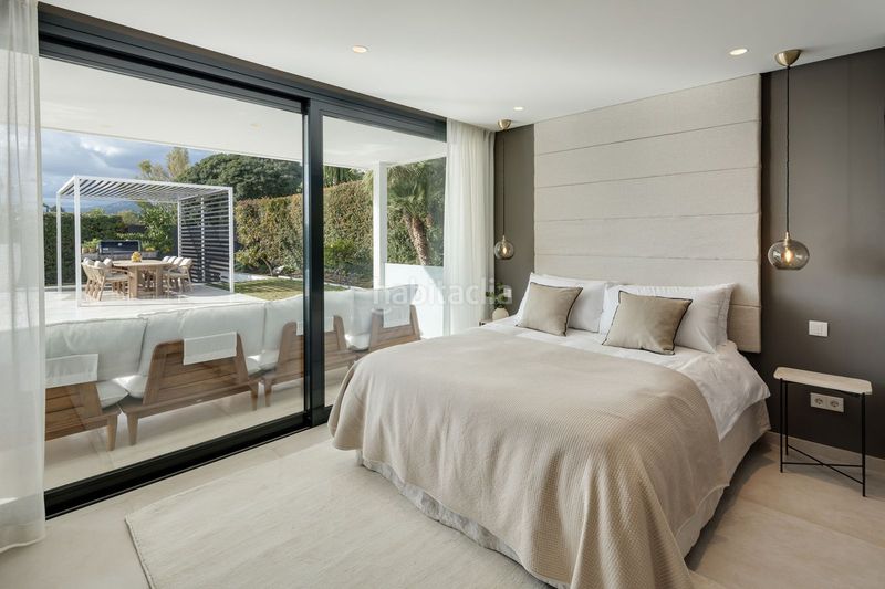 Foto b9ca6a9a-05e4-4c48-bad1-d060866534e2. Casa amb aparcament piscina a Los Naranjos Marbella