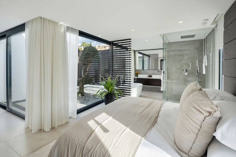 Foto e99ac4b4-f968-493d-9c30-4a277fc2ddae. Casa amb aparcament piscina a Los Naranjos Marbella