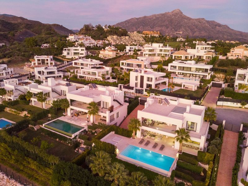 Foto 3e28e390-3f45-4397-9346-65575592a910. Casa amb aparcament piscina a Los Naranjos Marbella