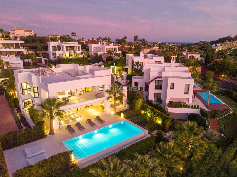 Foto 50f45065-c887-4b99-9880-60e63aaf2750. Casa amb aparcament piscina a Los Naranjos Marbella