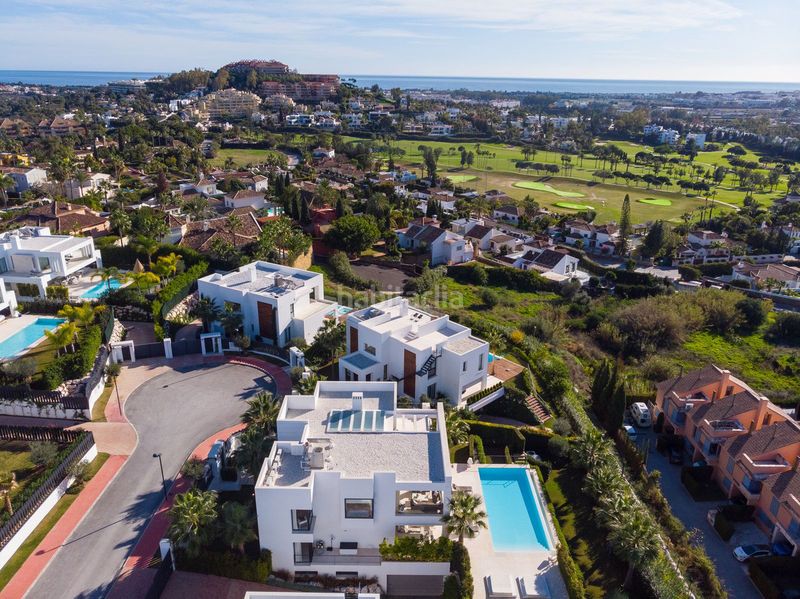Foto 753df862-cfb6-4377-acc1-ede2d9fd36ea. Casa amb aparcament piscina a Los Naranjos Marbella