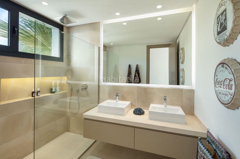 Foto 9cca3a52-23a8-4321-8564-05ac1e171152. Casa amb aparcament piscina a Los Naranjos Marbella