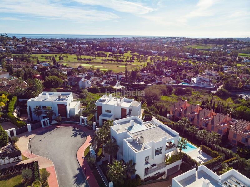 Foto a210aa53-fc24-4d45-859f-98ebd4c5ef0c. Casa amb aparcament piscina a Los Naranjos Marbella