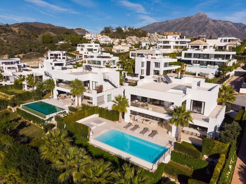 Foto cd8ee1db-9150-4f09-b3d8-990f77e89789. Casa amb aparcament piscina a Los Naranjos Marbella