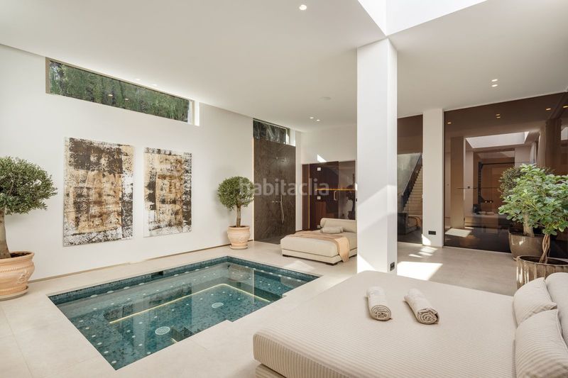 Foto ffbe8d66-c15c-4303-b350-e1826eb0c4b4. Casa amb aparcament a Los Naranjos Marbella