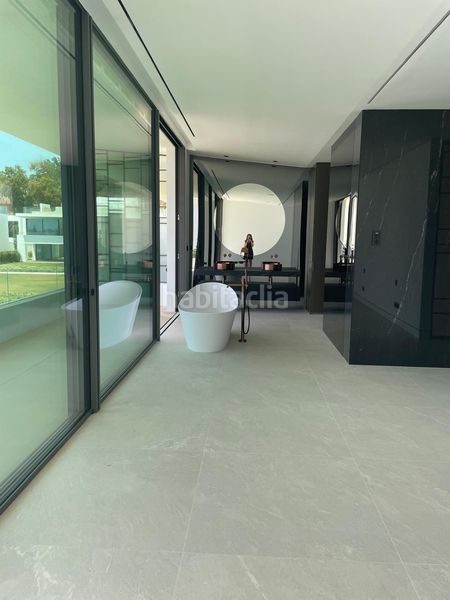 Foto d708c7a6-9b88-4b59-87e2-475594a5f565. Casa a Las Lomas de Río Verde Marbella