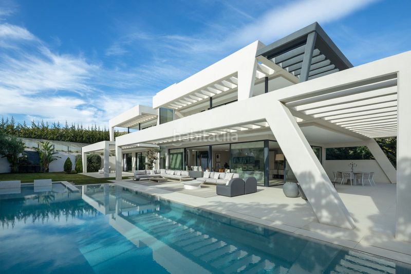 Foto abcef709-8f80-423c-b651-b4fde3ee002b. Casa amb piscina a Los Naranjos Marbella