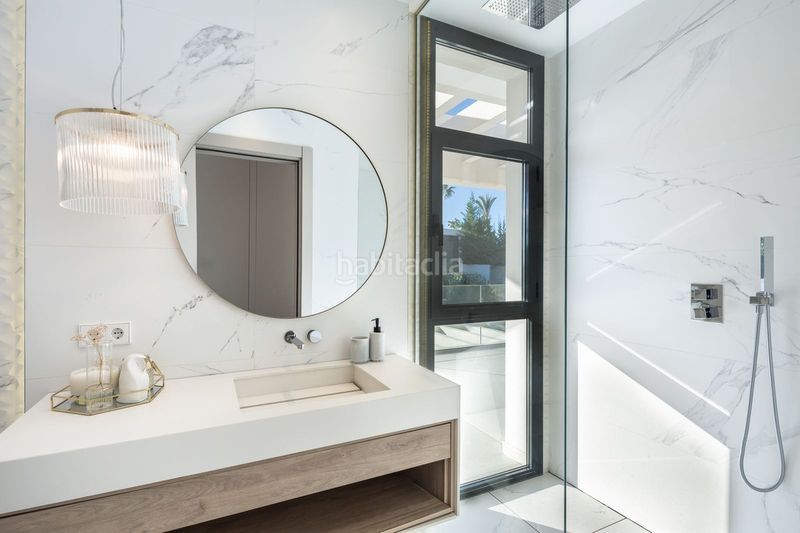 Foto c45a8c28-e465-4e00-90da-239a4c56d40a. Casa amb piscina a Los Naranjos Marbella