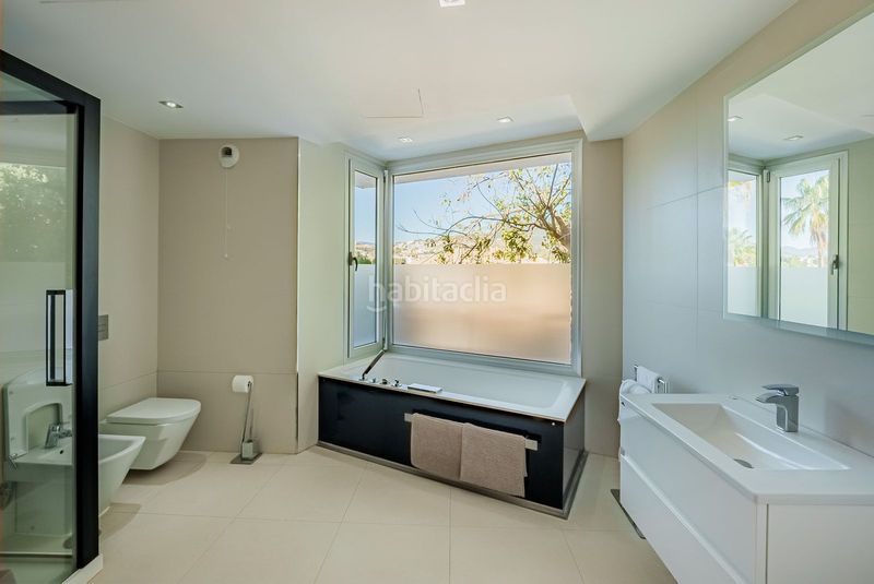 Foto 4bfc6dae-34cc-42ee-a191-2f767edfd74c. Casa amb aparcament piscina a Los Naranjos Marbella