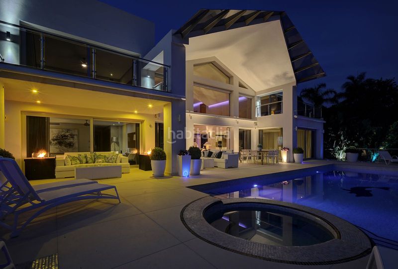 Foto 5130935b-2a15-43e9-8bbf-f4340e52938d. Casa amb aparcament piscina a Los Naranjos Marbella
