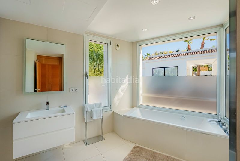 Foto 7eb434b8-c983-4e86-9c4c-149db6c5a60a. Casa amb aparcament piscina a Los Naranjos Marbella