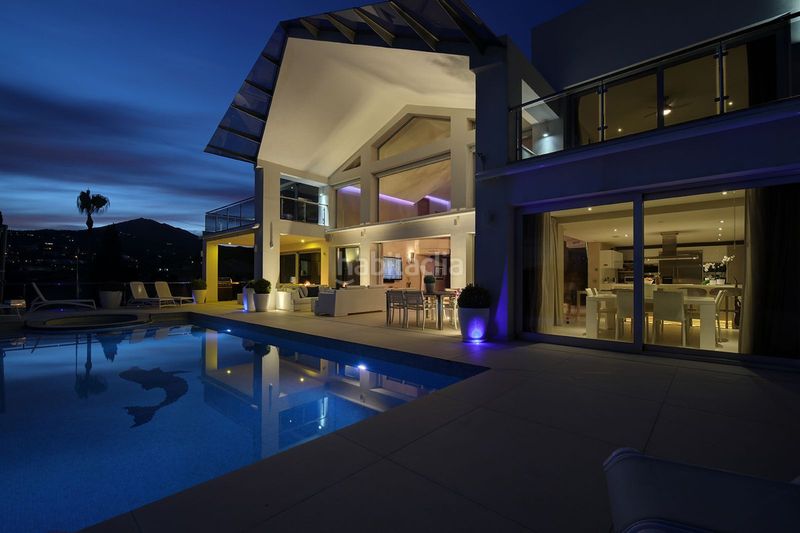 Foto e425ab31-f26f-4f56-a423-b6270ab257eb. Casa amb aparcament piscina a Los Naranjos Marbella