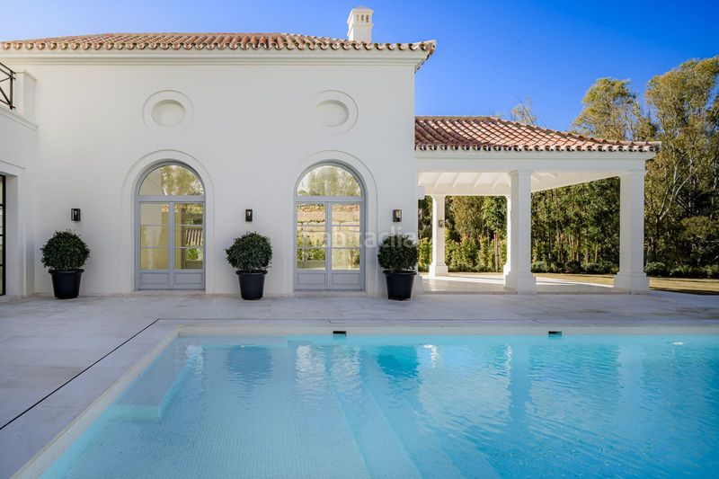 Foto 5f2d943b-78e4-4e33-b946-b11378e3de2d. Casa amb aparcament piscina a Los Naranjos Marbella