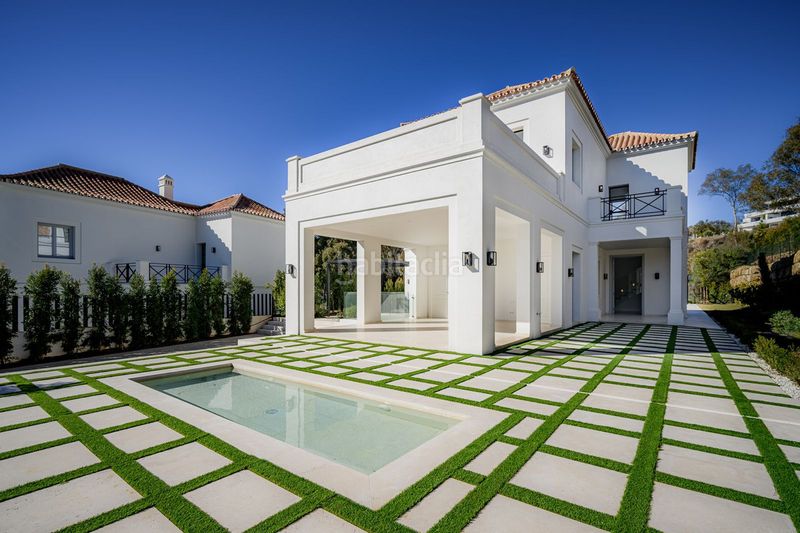 Foto 8cad27a1-13b7-4d3a-a993-4b6c003f721f. Casa amb aparcament piscina a Los Naranjos Marbella