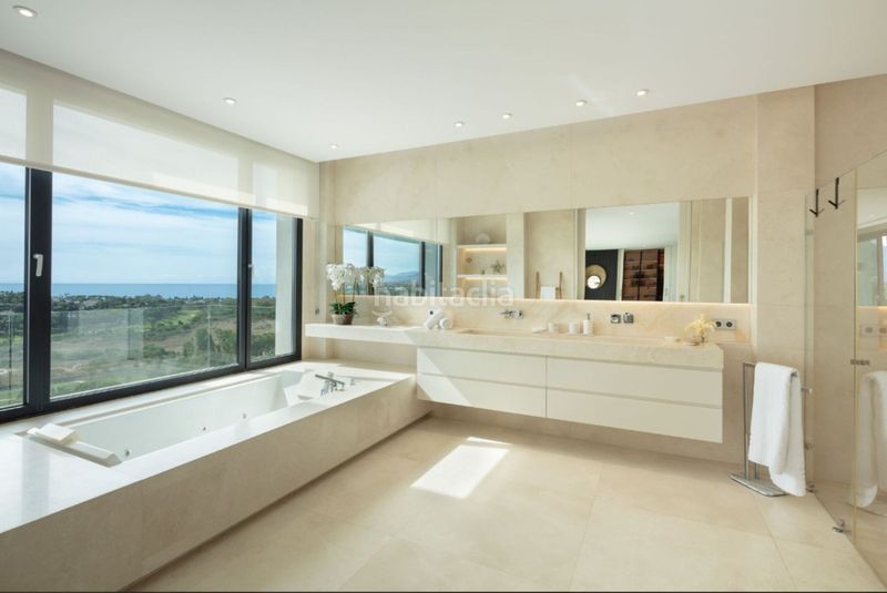 Foto 38fb6113-55be-48fd-9596-0e93c3198cbb. Casa amb aparcament piscina a El Paraíso Benahavís