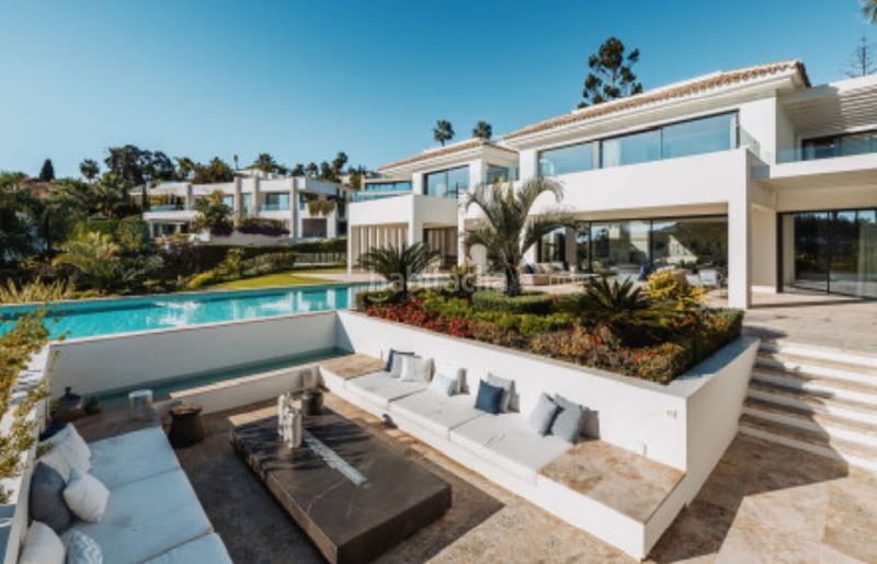 Foto db9cce78-39e2-45b6-b34d-06d78c61fba8. Casa amb piscina a Los Naranjos Marbella