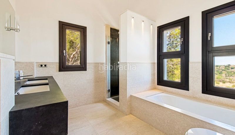 Foto 164d2dc2-f262-4bb8-b560-db085160afa5. Casa amb aparcament piscina a Alto de los Monteros Marbella