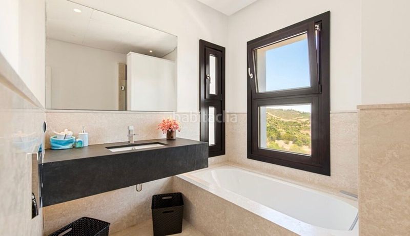 Foto 5c7a9eb1-aaed-4c2c-b84c-9aaf5b7369fb. Casa amb aparcament piscina a Alto de los Monteros Marbella