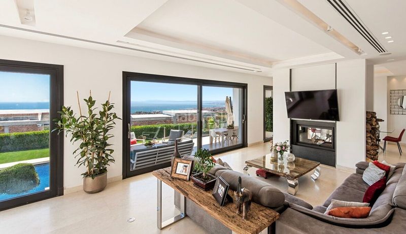 Foto 5ce780e7-1ad3-4818-9a34-f41e0da8b1b1. Casa amb aparcament piscina a Alto de los Monteros Marbella
