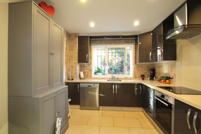 Foto c3464cc6-d988-4e0d-9f04-b3c50044f20e. Casa adossada amb calefacció piscina a Centro Histórico Málaga