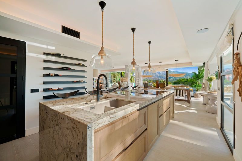 Foto 49d08654-8cde-4cb4-bb49-3baee3c5d49a. Casa amb aparcament piscina a Los Naranjos Marbella
