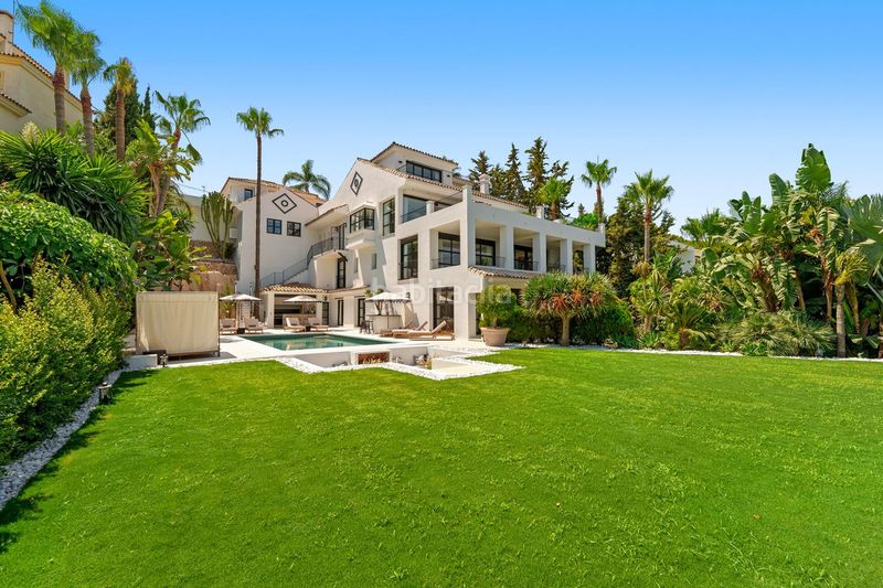 Foto ba77f4b1-9bdd-4fc7-ba71-4c6e15494737. Casa amb aparcament piscina a Los Naranjos Marbella