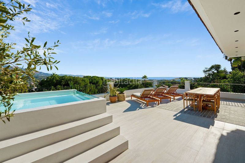 Foto fa0efb31-ec50-421b-9bd4-61d798ae30a1. Casa amb aparcament piscina a Los Naranjos Marbella