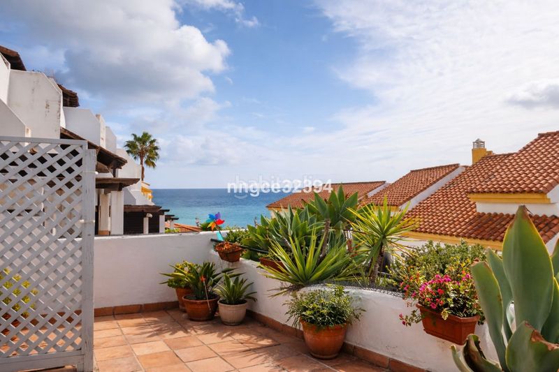 Foto 1804ecae-3e66-4197-846c-1096e8b24854. Casa amb aparcament piscina a Alcorrín Manilva