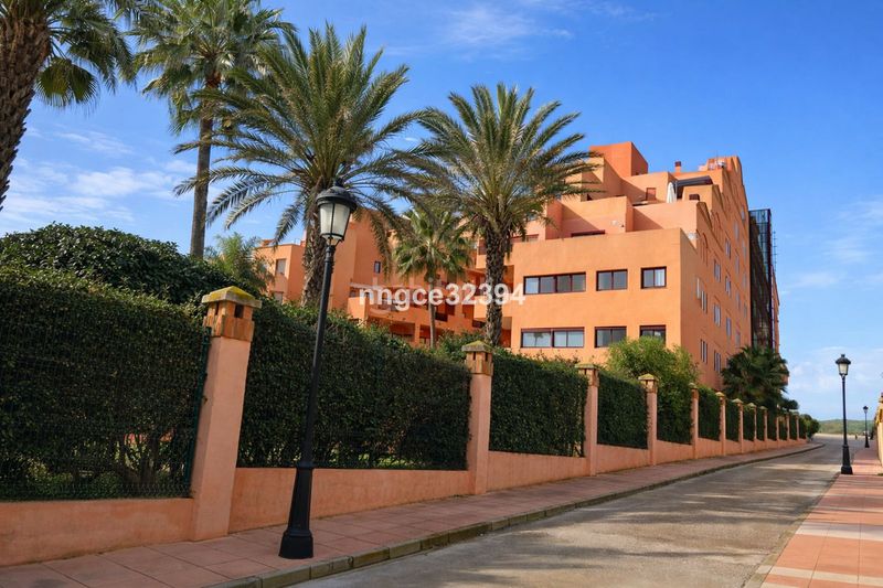 Foto 888bc753-4b3e-46e1-8ed4-4933dd3f8c6b. Casa amb aparcament piscina a Alcorrín Manilva